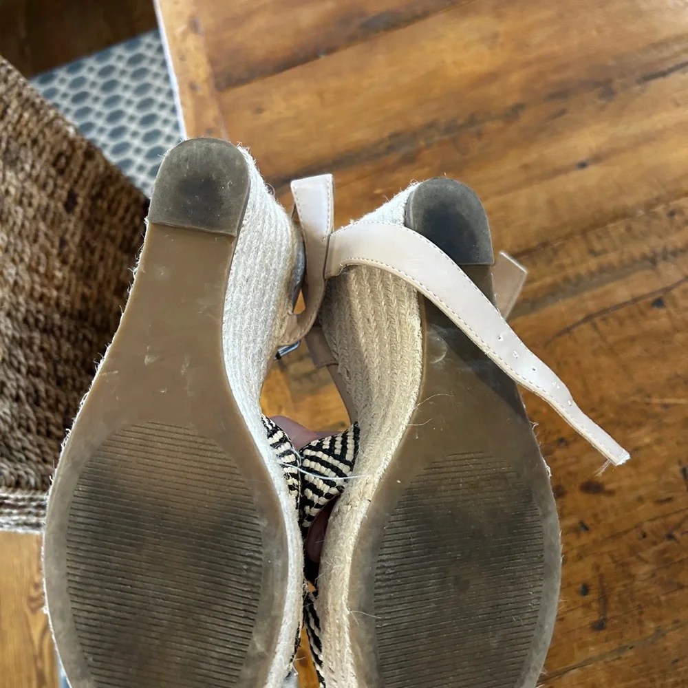 Steve Madden Tan Espadrille Wedge Sandals with Black & White Straps - Picture 3 of 3